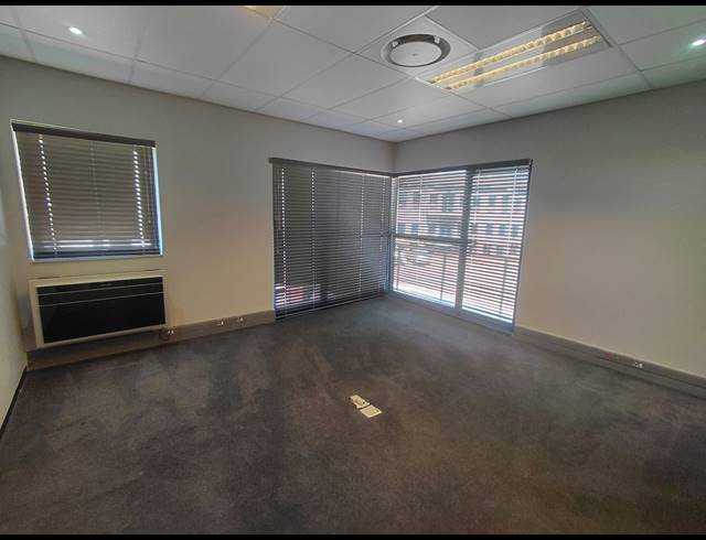 148M² OFFICE TO LET IN FOURWAYS GARDENS
